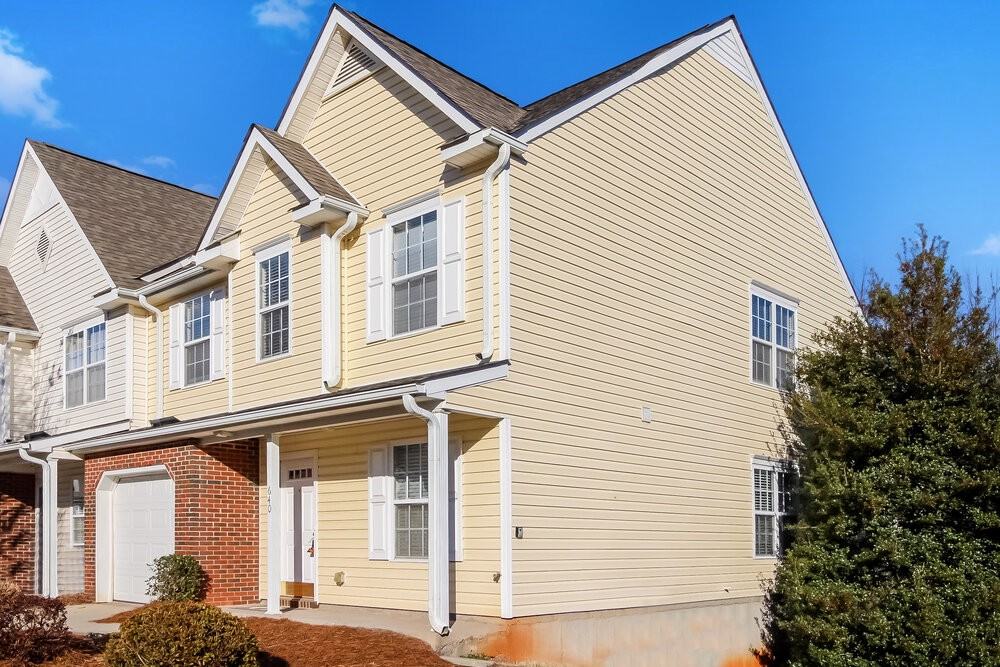640 Piermont Ct - Photo 4 of 17