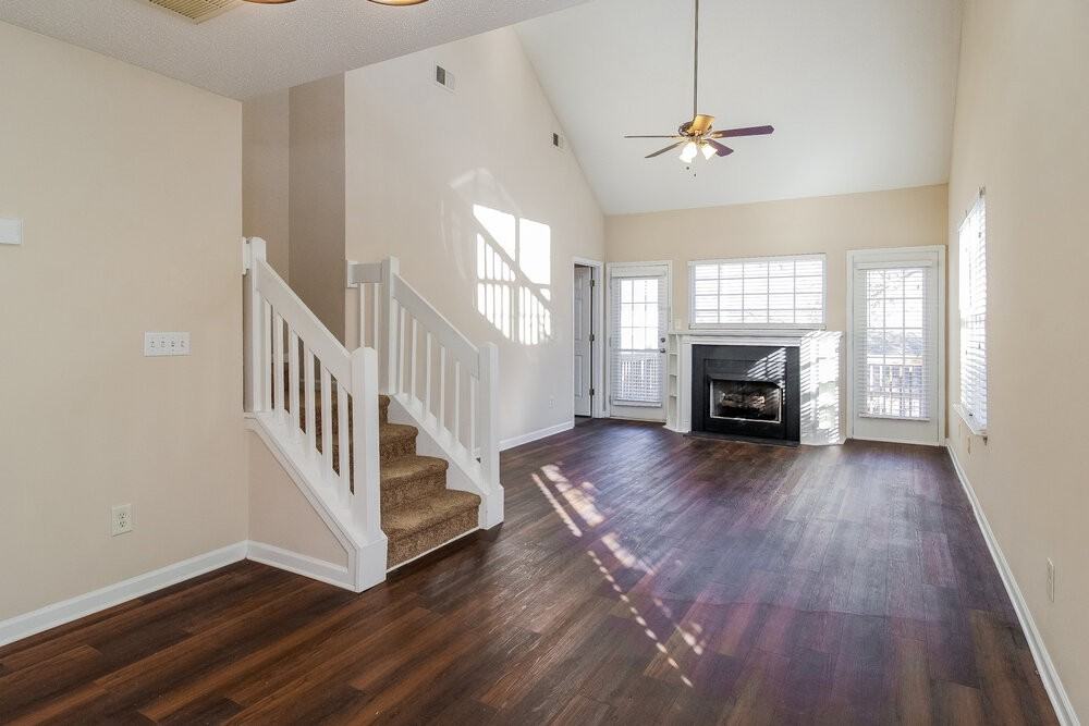 640 Piermont Ct - Photo 5 of 17