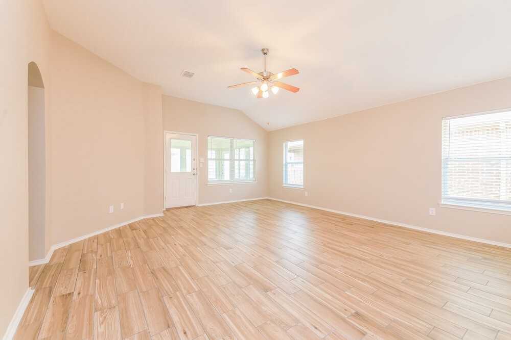 709 Fireberry Dr - Photo 4 of 19