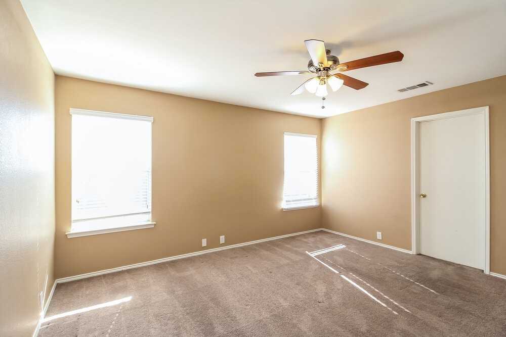 2204 Tailburton Ct - Photo 5 of 15