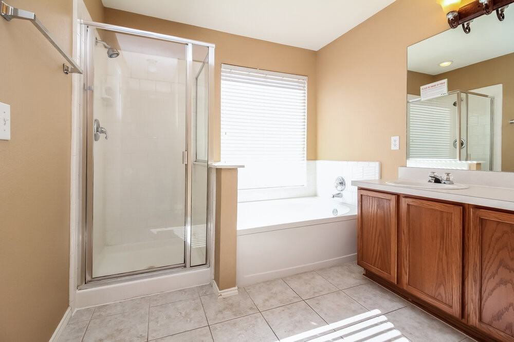 2204 Tailburton Ct - Photo 7 of 15