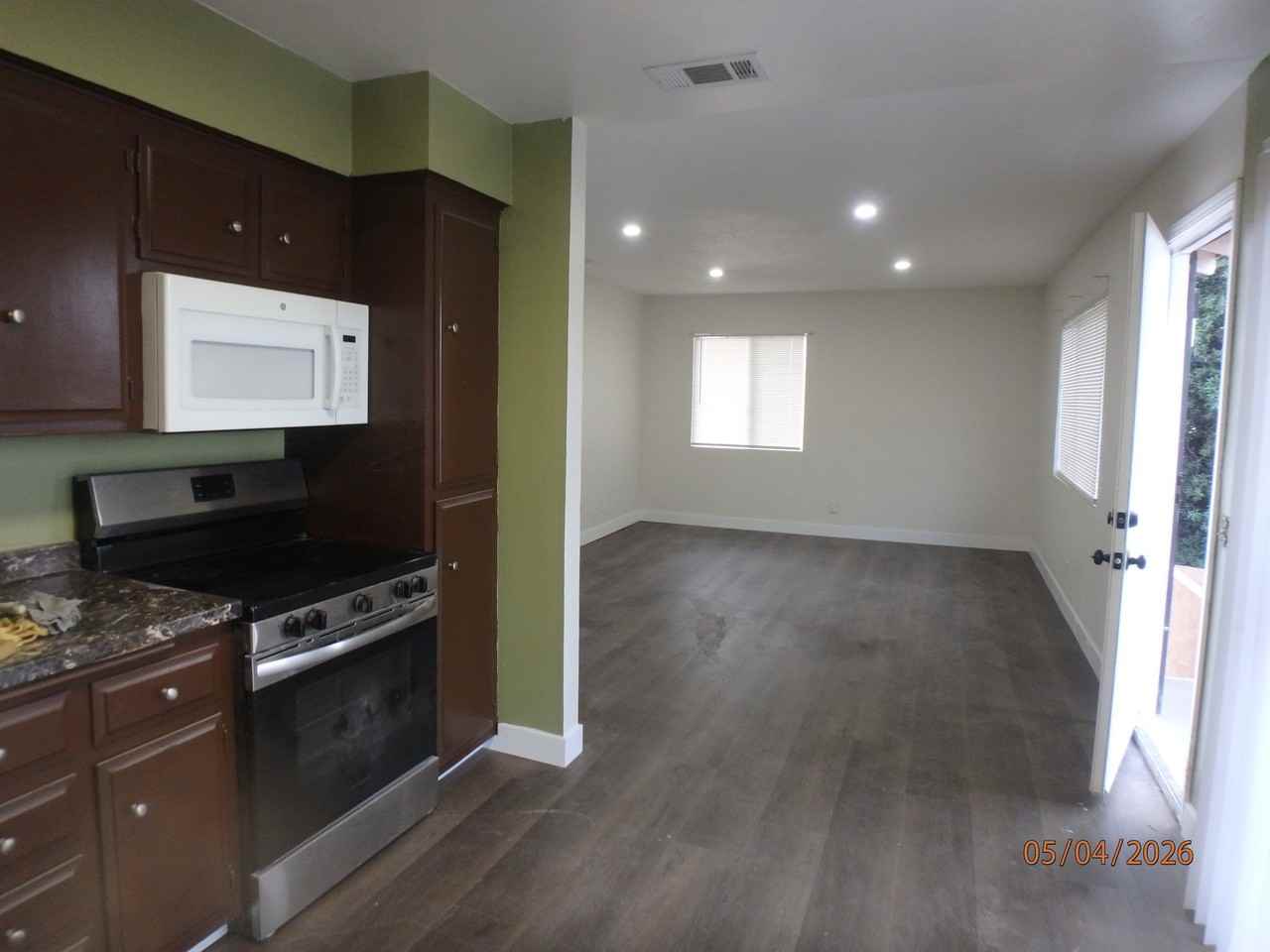 446 N Elk St #D - Photo 3 of 6