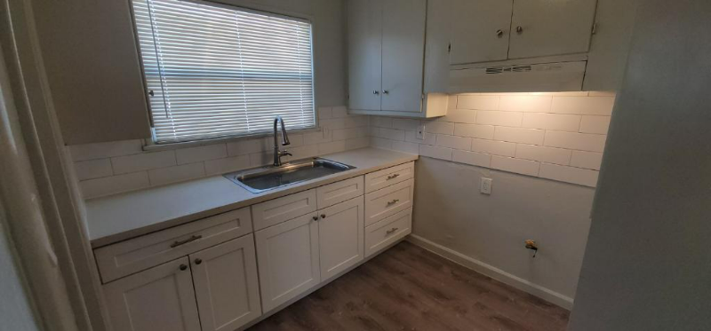 728 S Eastern Ave - Photo 3 of 11