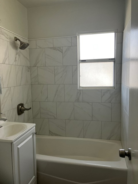 728 S Eastern Ave - Photo 6 of 11