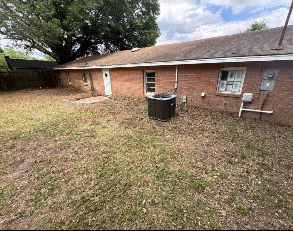 216 Brookwood Dr - Photo 2 of 9