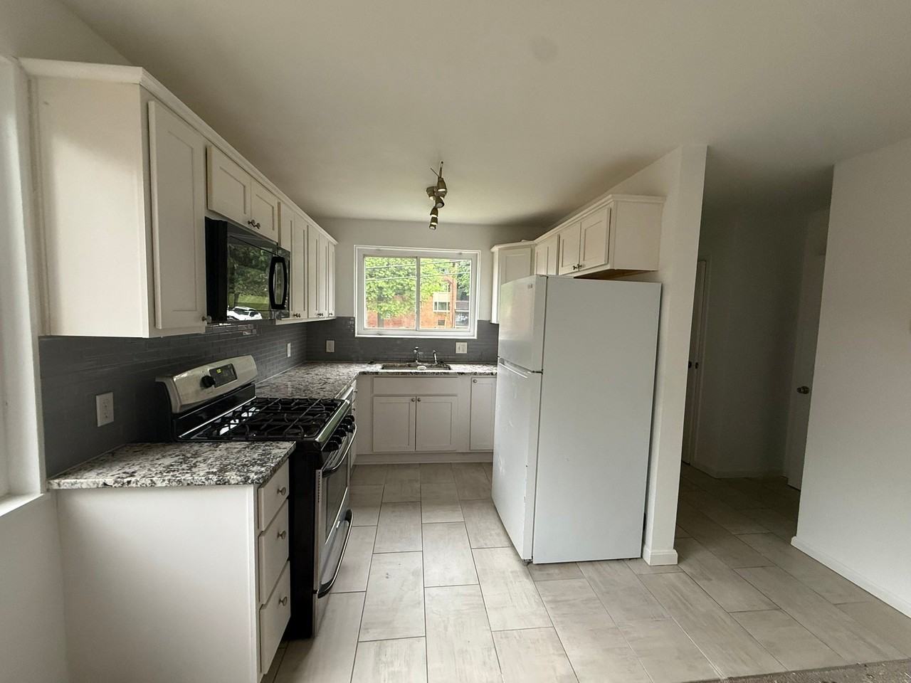 716 Audrey Ln - Photo 3 of 14