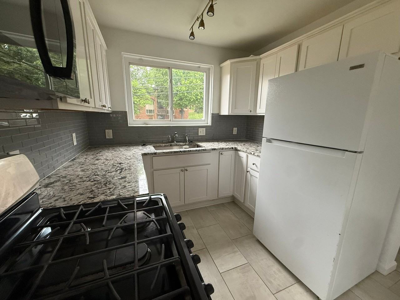 716 Audrey Ln - Photo 4 of 14