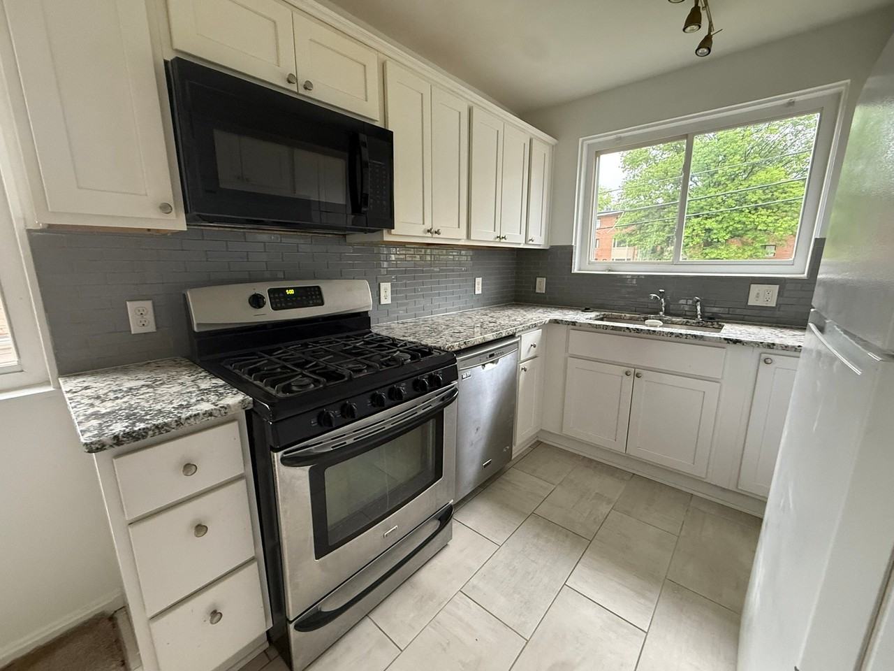 716 Audrey Ln - Photo 5 of 14