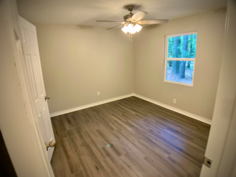 628 Marion Dr N - Photo 6 of 15