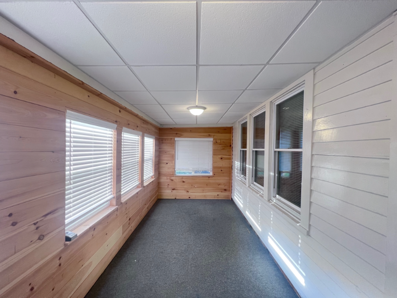 33 N Amherst Ave - Photo 5 of 10