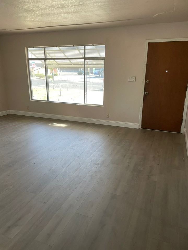 2404 Strivens Ave - Photo 2 of 10