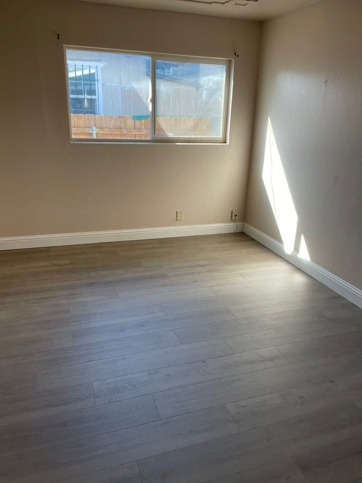 2404 Strivens Ave - Photo 4 of 10