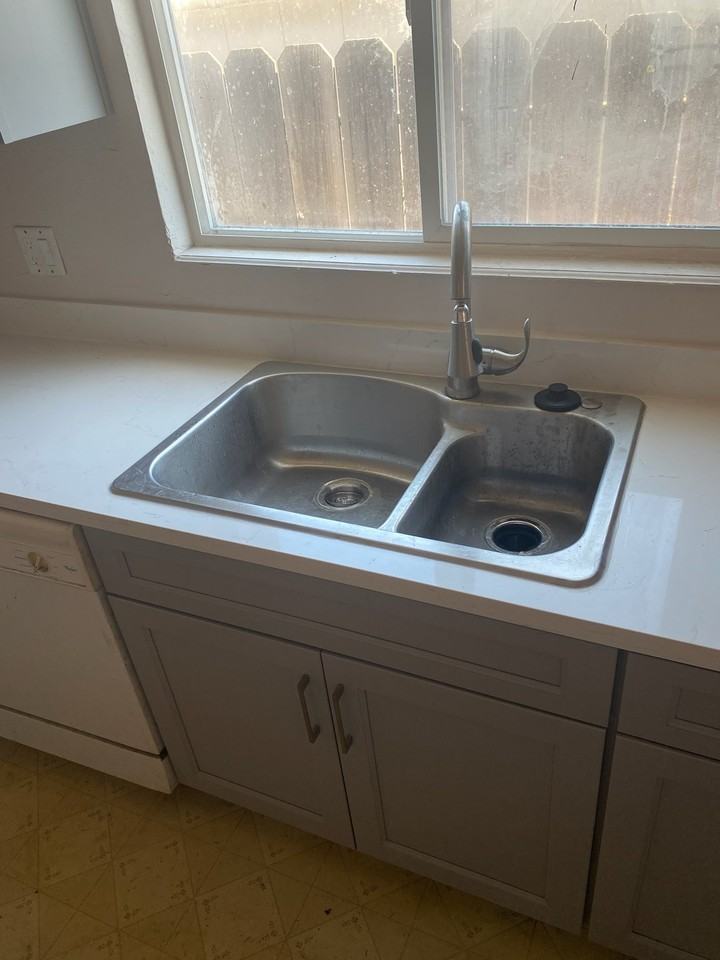 2404 Strivens Ave - Photo 5 of 10