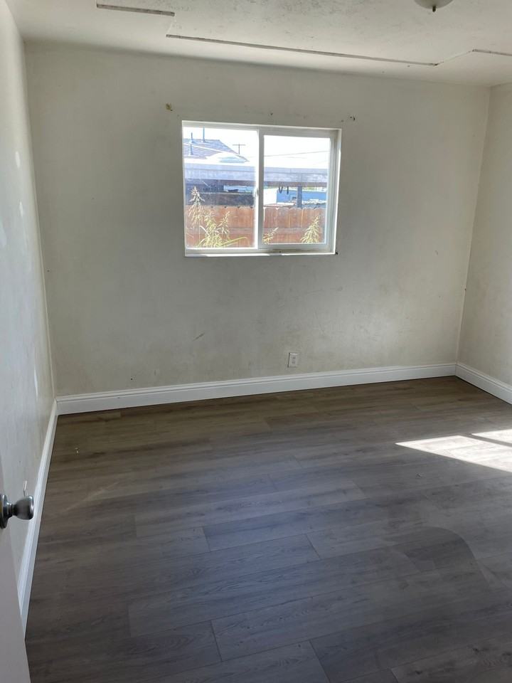 2404 Strivens Ave - Photo 7 of 10