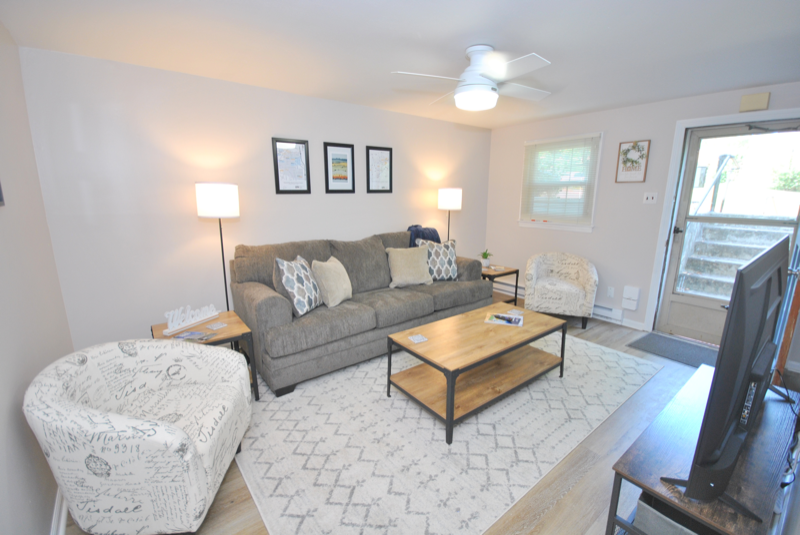 1501 Granville St #B - Photo 2 of 17