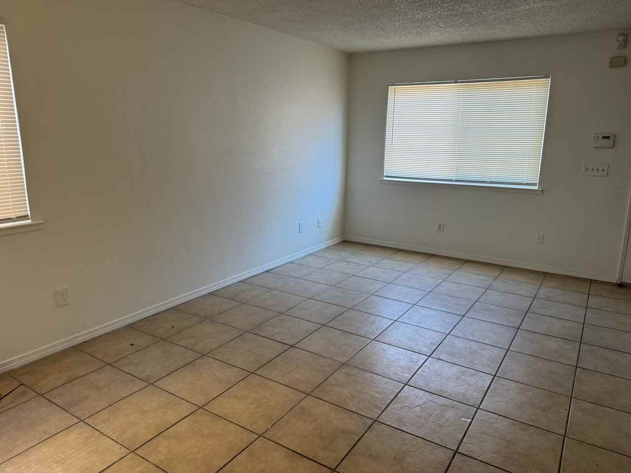 4074 Weymouth Ln - Photo 2 of 11