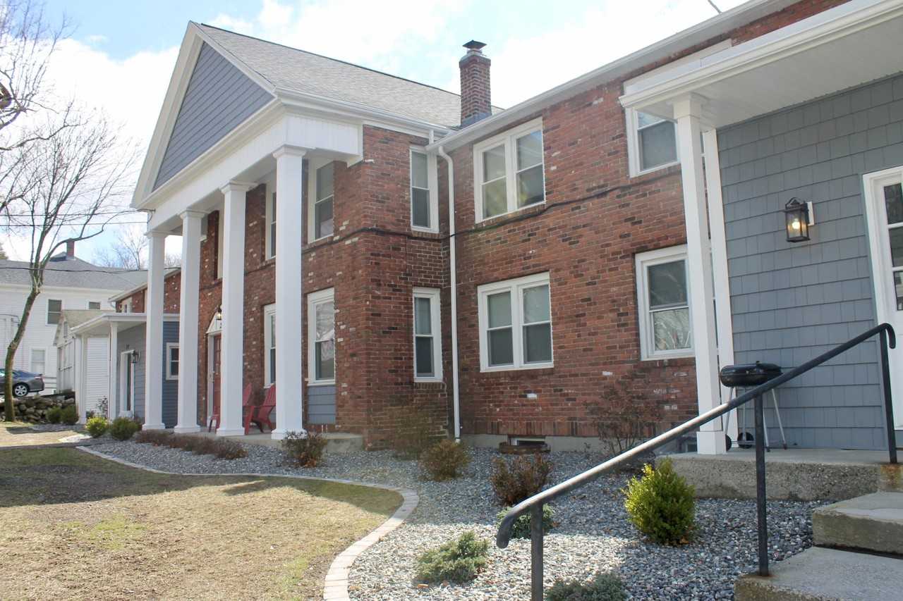 1231 Main St #A - Photo 3 of 9