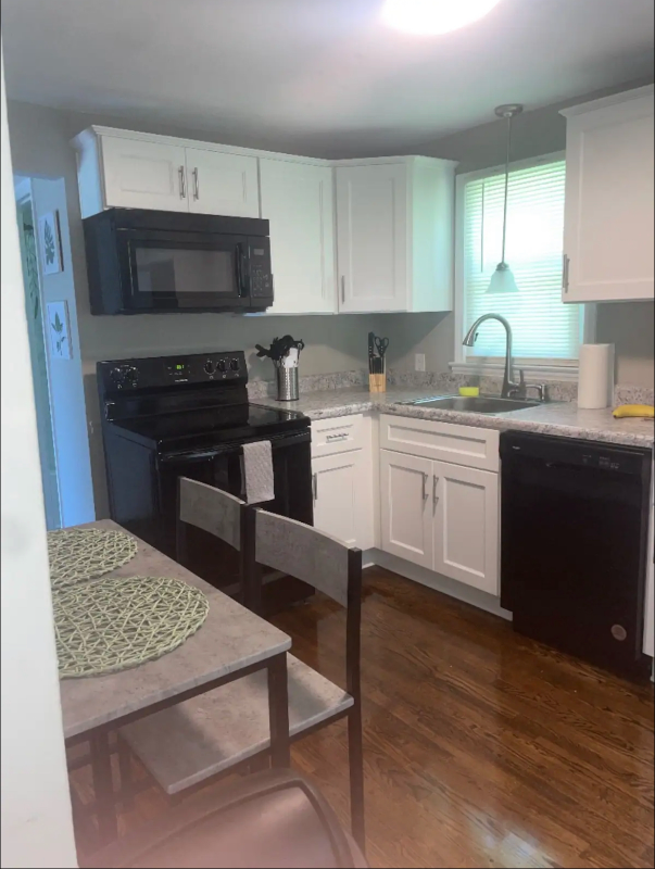 1707 Colgate St Ne - Photo 4 of 7