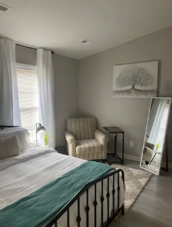 916 Kyle Ave Ne - Photo 5 of 13