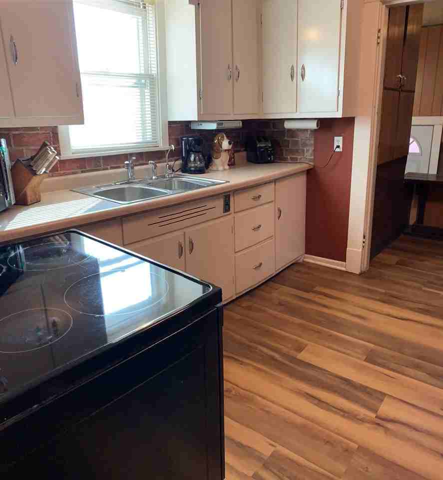215 S Sycamore St - Photo 6 of 12