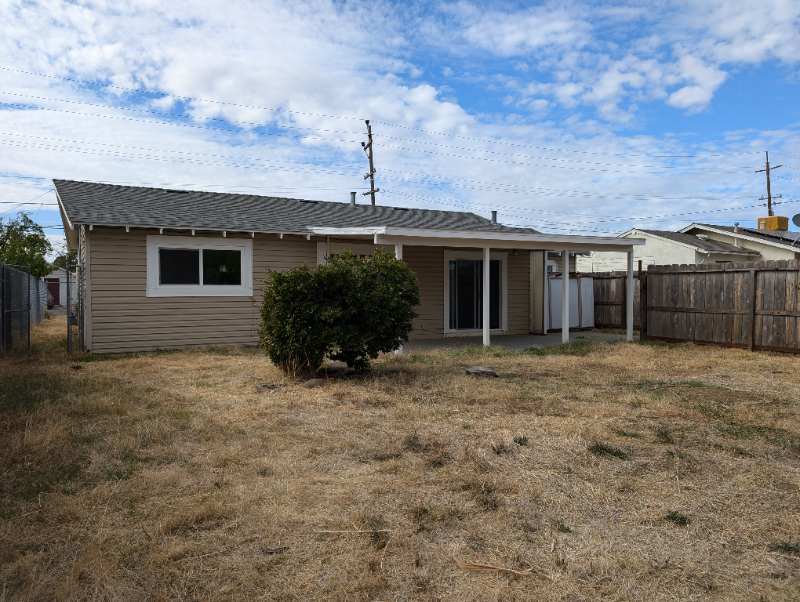 1710 7th St #A - Photo 2 of 5