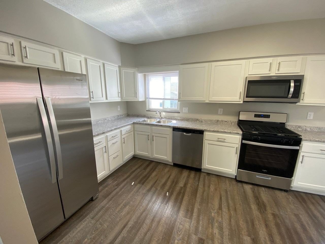 1028 Walnut St - Photo 2 of 16