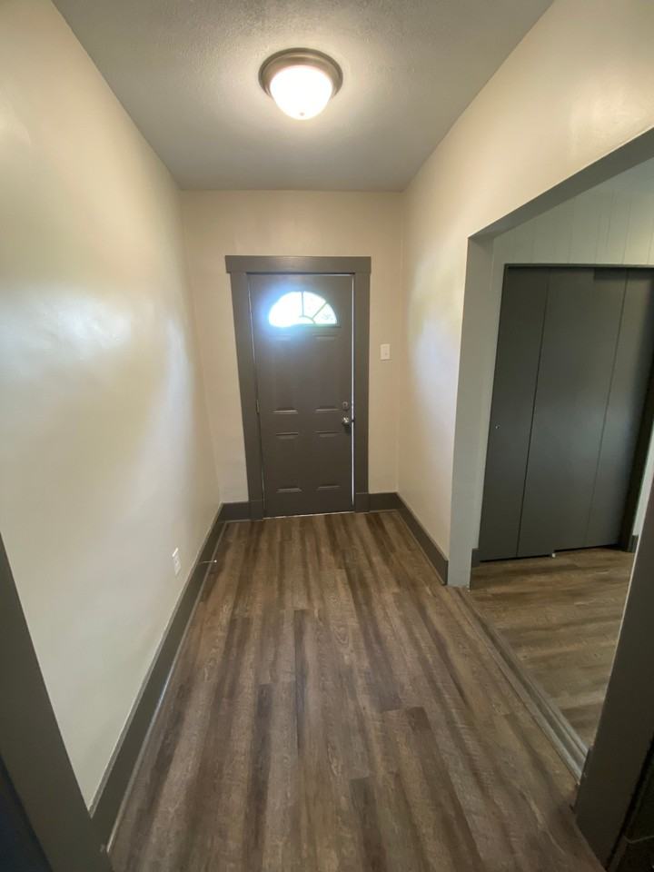 1028 Walnut St - Photo 4 of 16
