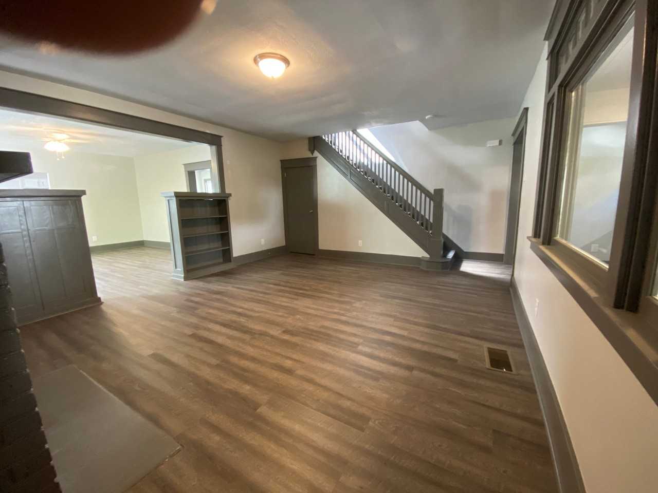 1028 Walnut St - Photo 5 of 16