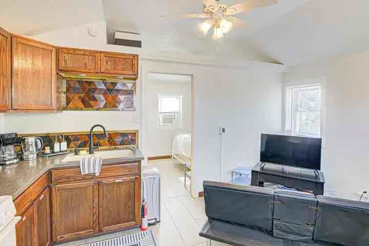 5169 Caroline Ave - Photo 2 of 15