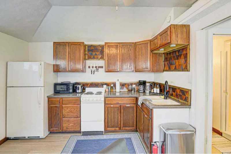 5169 Caroline Ave - Photo 4 of 15