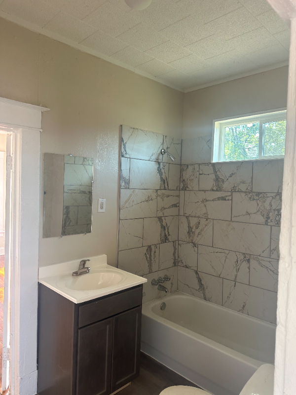 1412 Burleson St - Photo 6 of 10