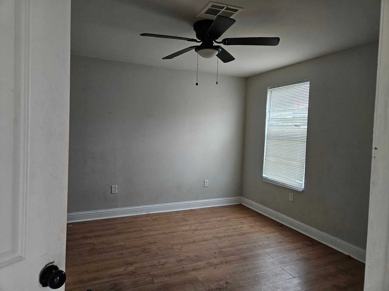 5716 Warrington Dr - Photo 7 of 9