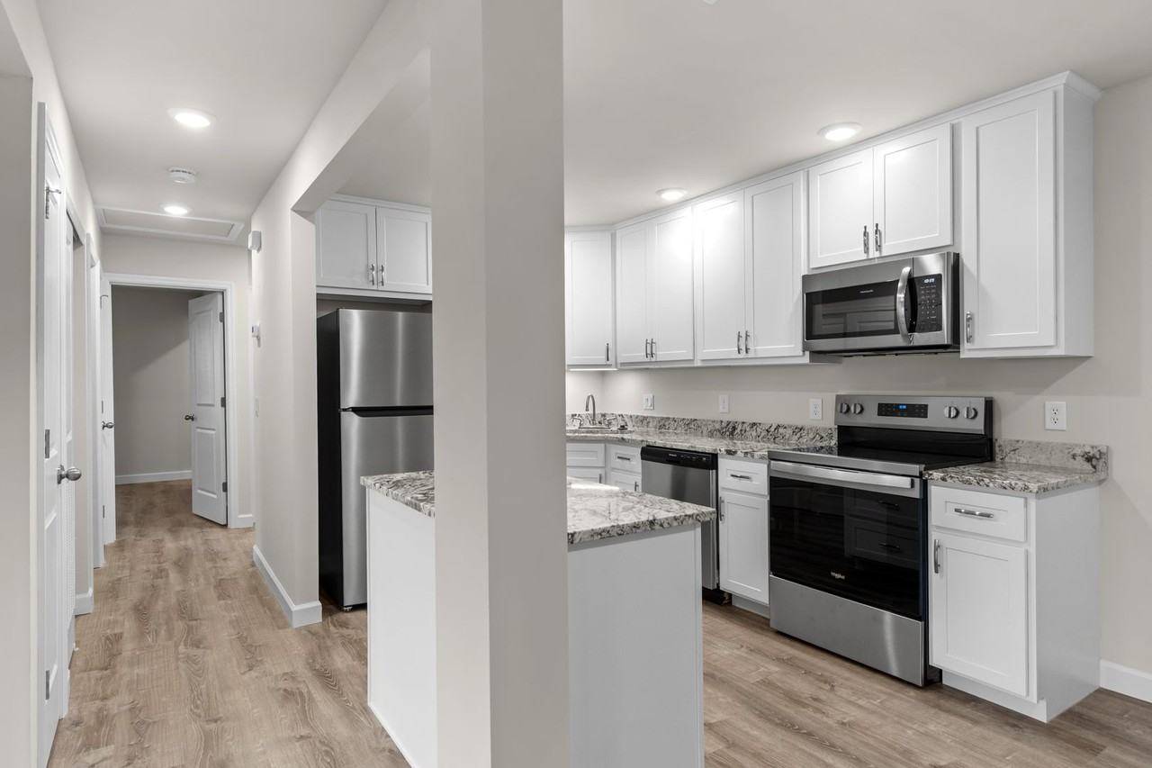 Sherman Square Apartments - Photo 5 of 37