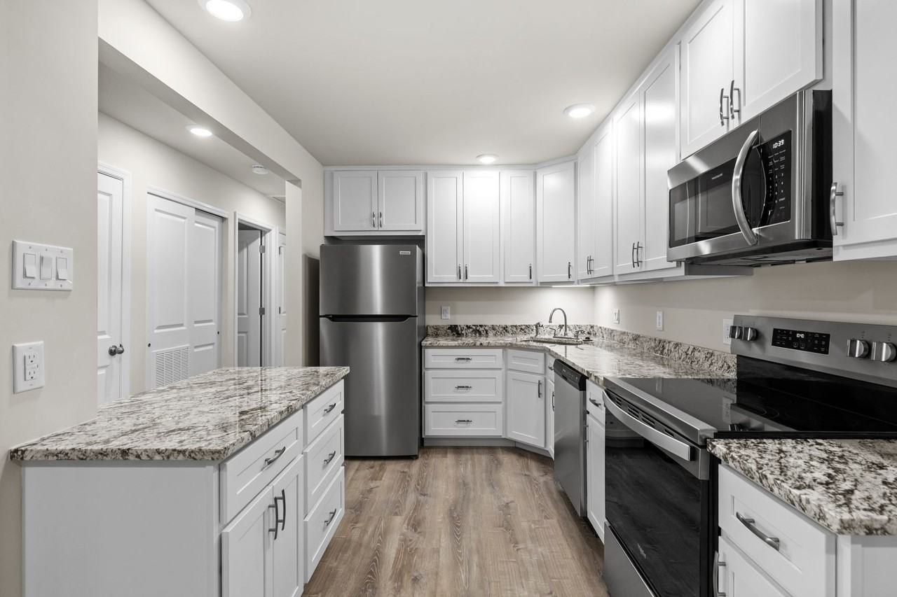 Sherman Square Apartments - Photo 6 of 37