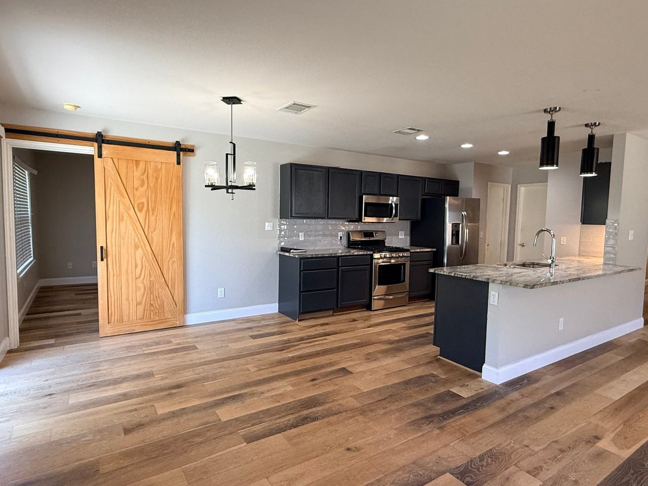 233 Covent Dr - Photo 6 of 20