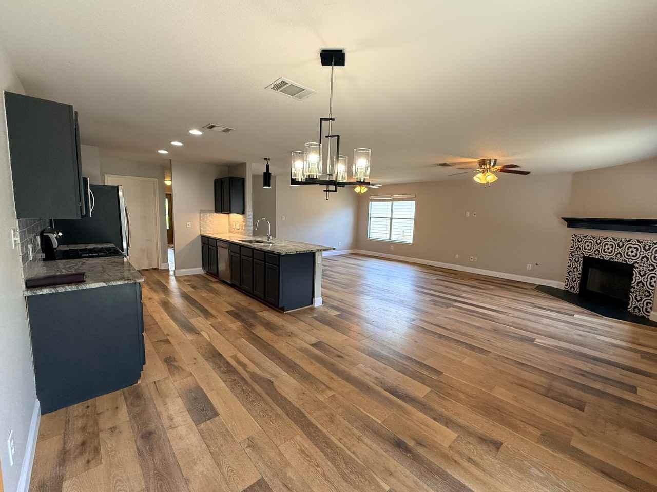 233 Covent Dr - Photo 7 of 20