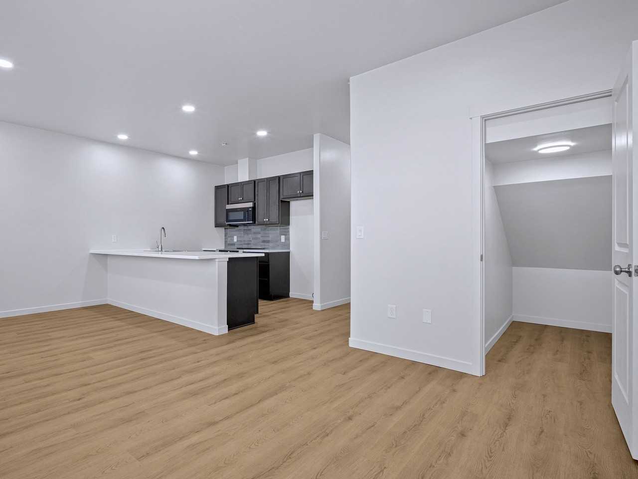 2772 Caspian Way #B - Photo 4 of 20