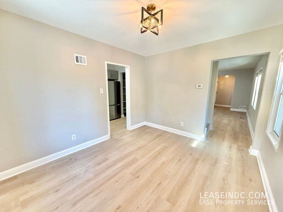 733 Crittenden St Ne - Photo 6 of 28