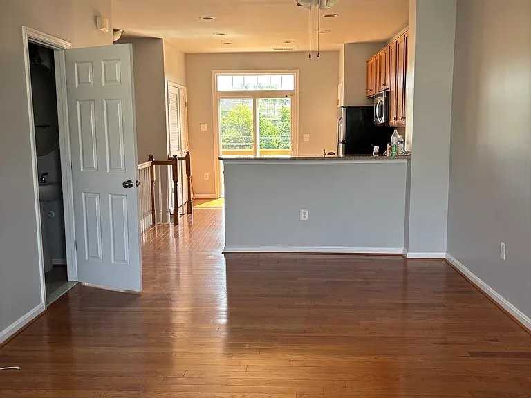 15711 John Diskin Cir - Photo 2 of 14