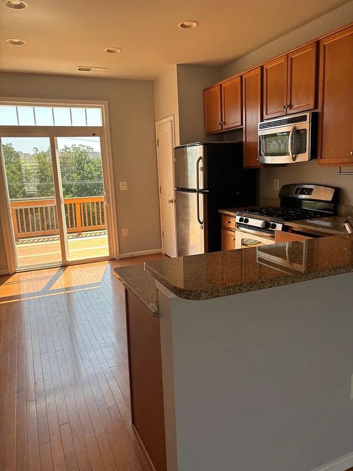 15711 John Diskin Cir - Photo 3 of 14