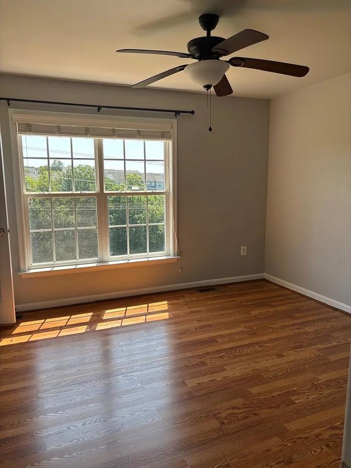 15711 John Diskin Cir - Photo 4 of 14