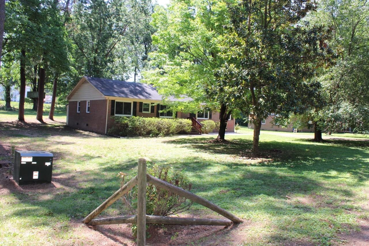 109 Hillcrest Ln - Photo 3 of 22