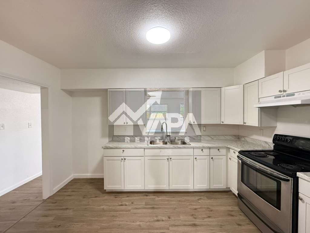 943 Weizmann St - Photo 3 of 19