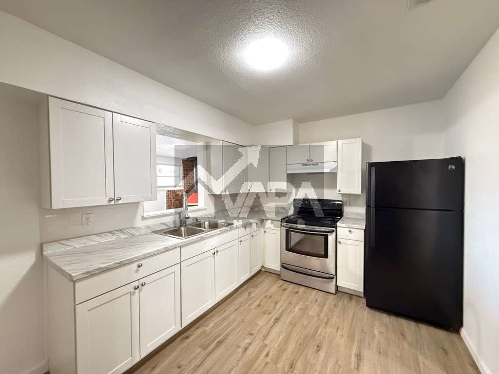 943 Weizmann St - Photo 4 of 19