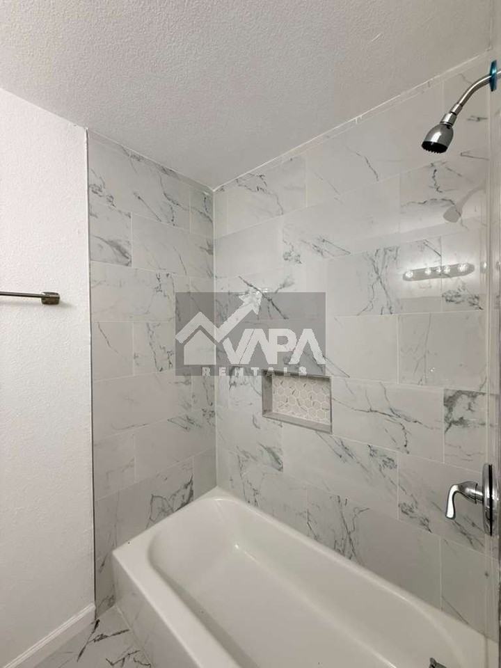 943 Weizmann St - Photo 6 of 19