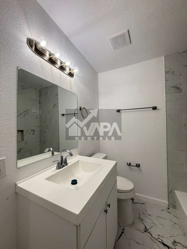 943 Weizmann St - Photo 7 of 19