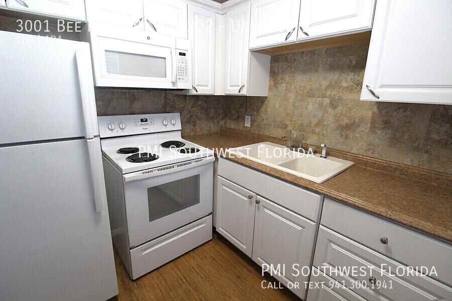 3001 Bee Ridge Rd Apt 202 #202 - Photo 3 of 19