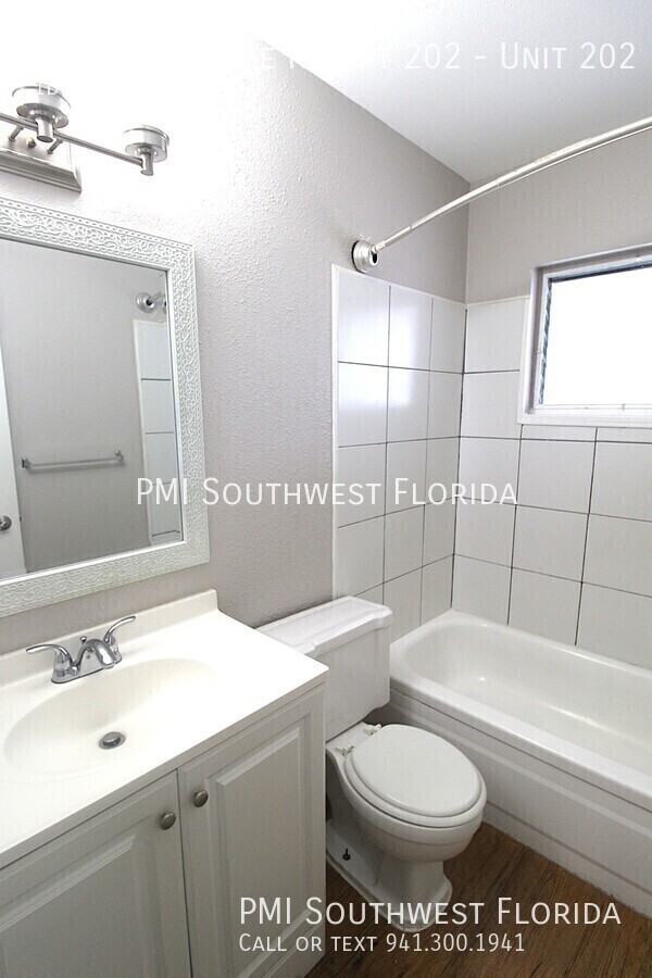 3001 Bee Ridge Rd Apt 202 #202 - Photo 6 of 19