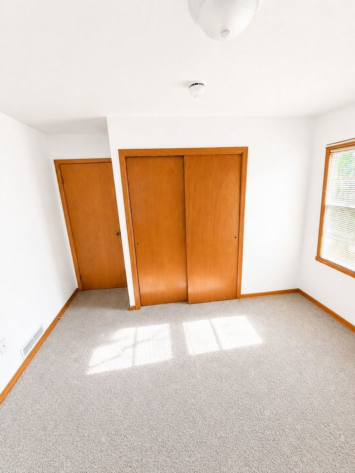 930 6th St - Photo 5 of 5