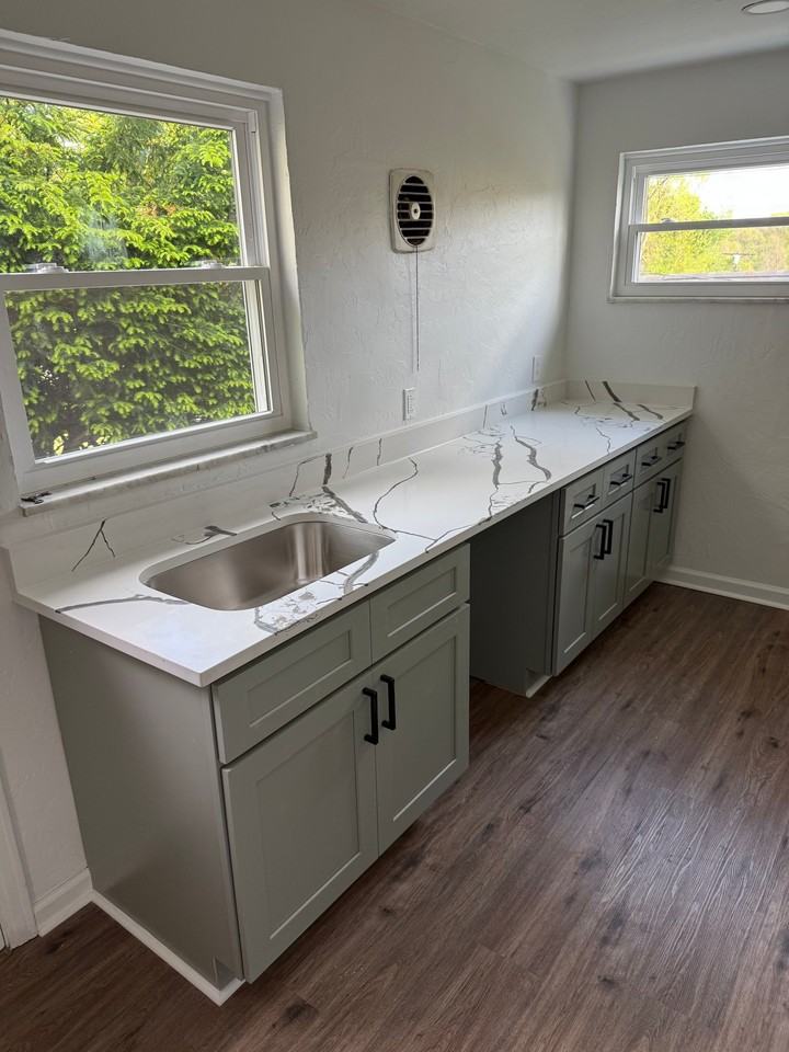 1807 Seaton St - Photo 3 of 16